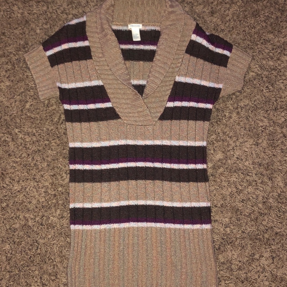 Woman’s Sleeveless Sweater Size Small